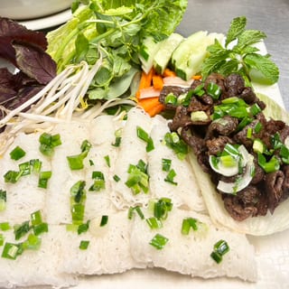 44. Steamed Vermicelli with Grilled Meats