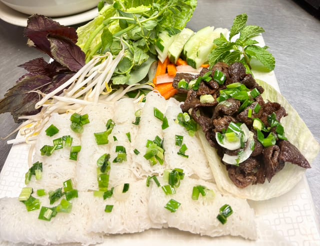 44. Steamed Vermicelli with Grilled Meats.